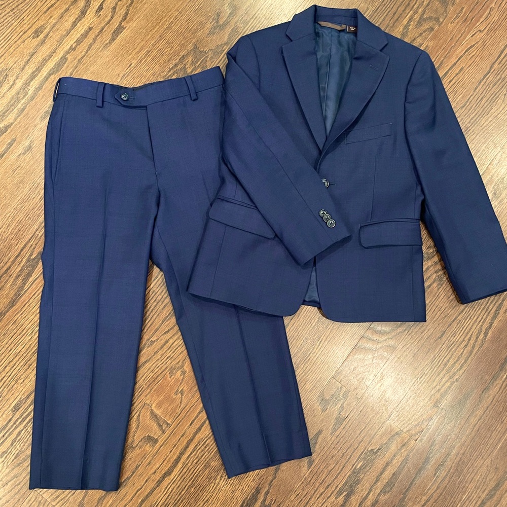 Michael kors boys navy 2 pc suit. Like new! Size 8R